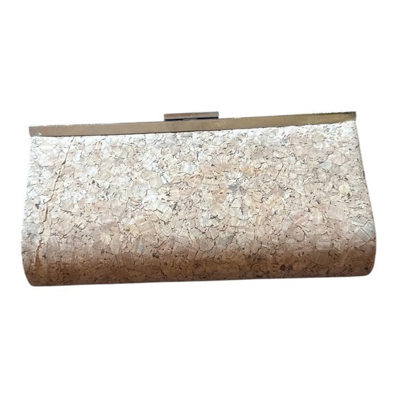 🧡 5 for $25 🧡 cork clutch - Picture 3 of 3